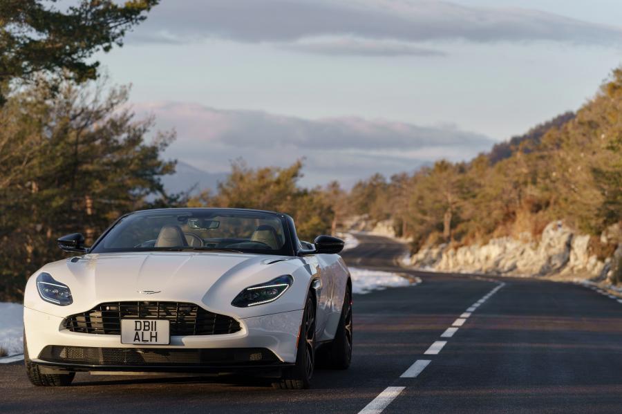  Aston Martin DB11 V8 Volante 2018 года  (NA) (фото 9 из 40)